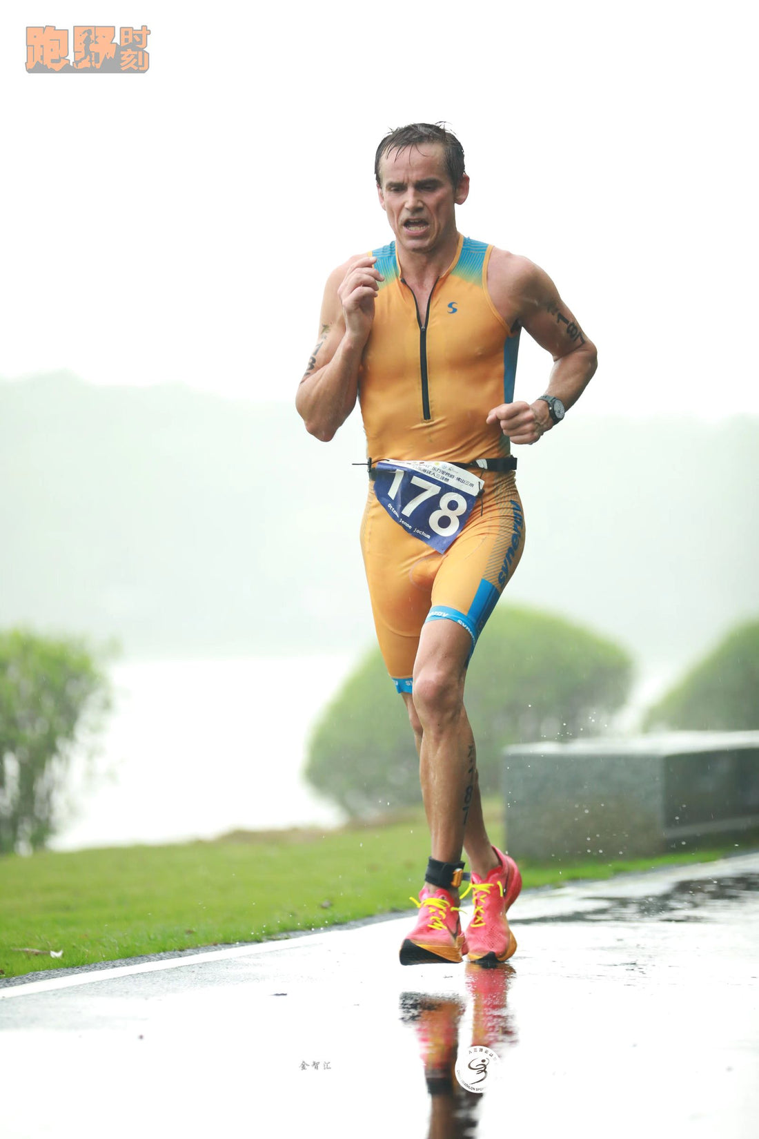 Rayofi founder running in the 2024 Foshan triathlon. Keeping in shape with the portable gym