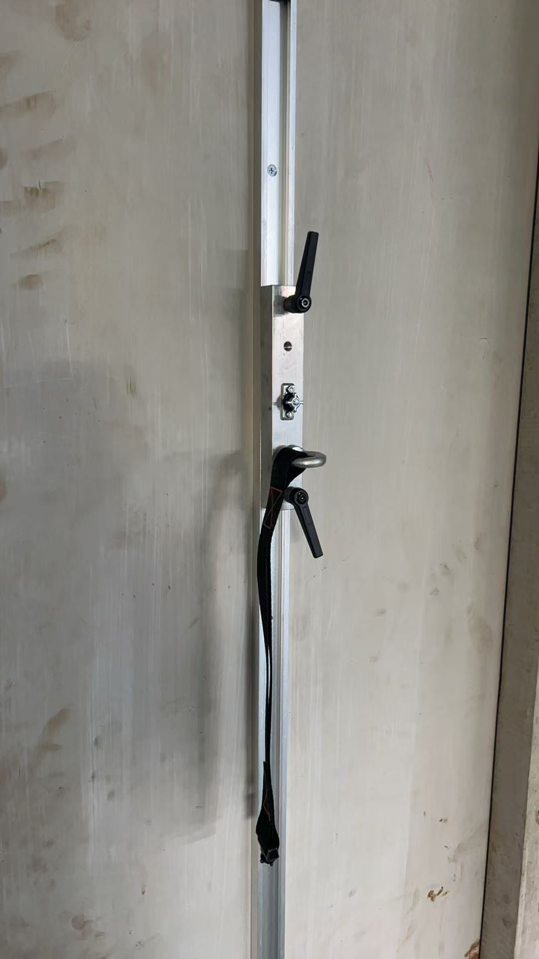 GYMDOCK Wallmount:  Attach your Go-Tone at any position on the wall.